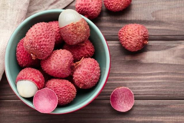 Giải mã giấc mơ thấy quả vải - Điềm báo tốt hay xấu? 5 Mộng thấy được cho vải